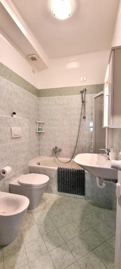 Guesthouse Tree Rooms Industrial ベルガモ エクステリア 写真