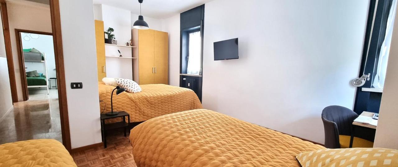 Guesthouse Tree Rooms Industrial ベルガモ エクステリア 写真