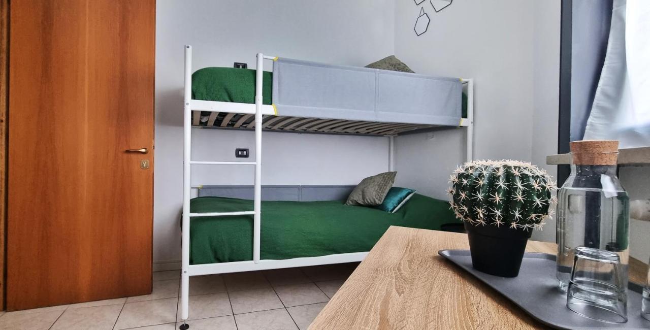 Guesthouse Tree Rooms Industrial ベルガモ エクステリア 写真